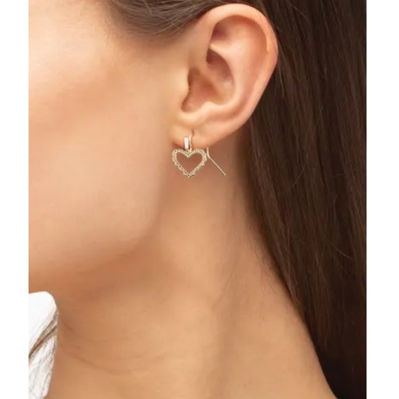 KENDRA SCOTT • Gold Sophee Heart Drop Earrings - Picture 2 of 4
